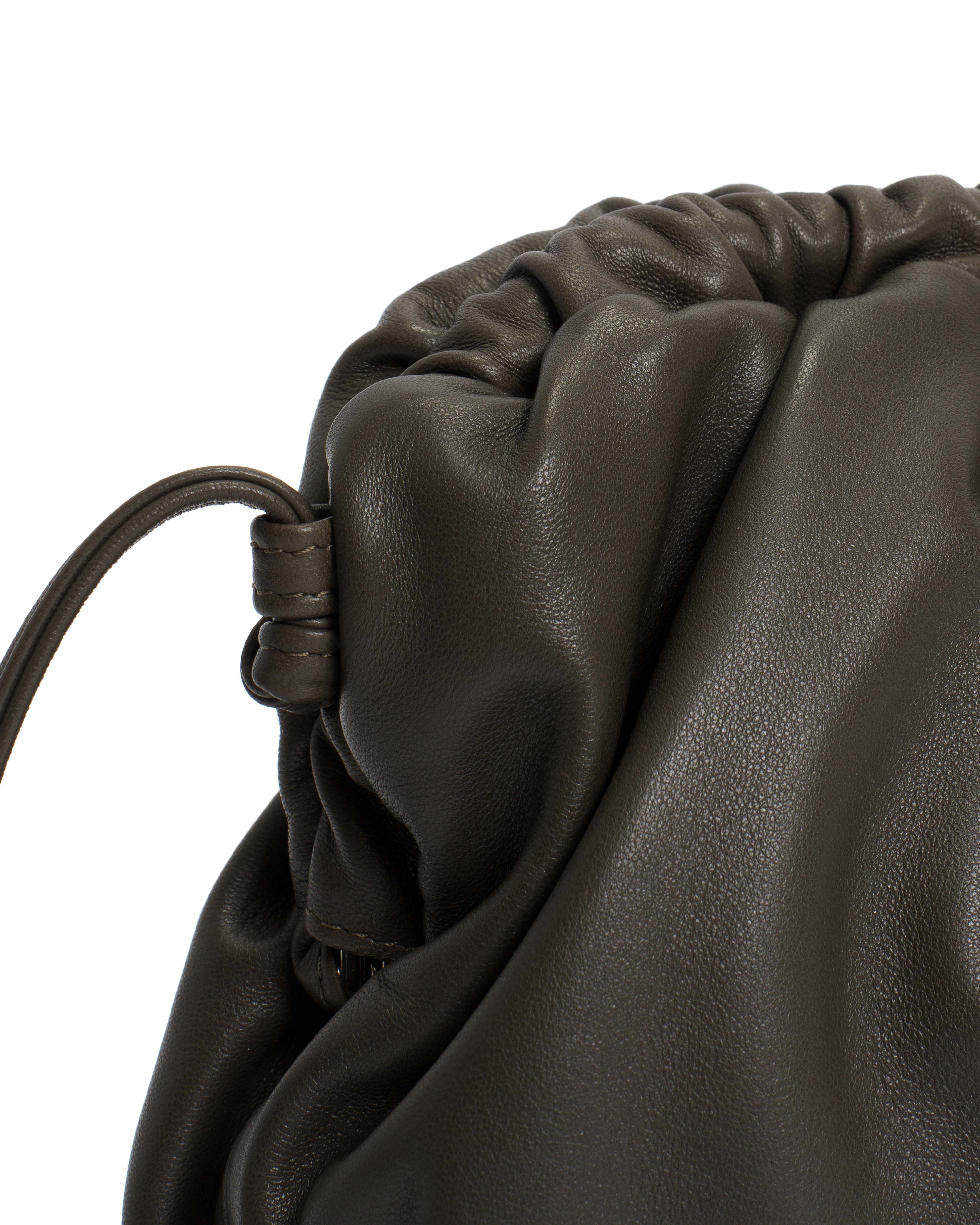 Hally classic cloud bag Shiny lamb Moss green - Image 4