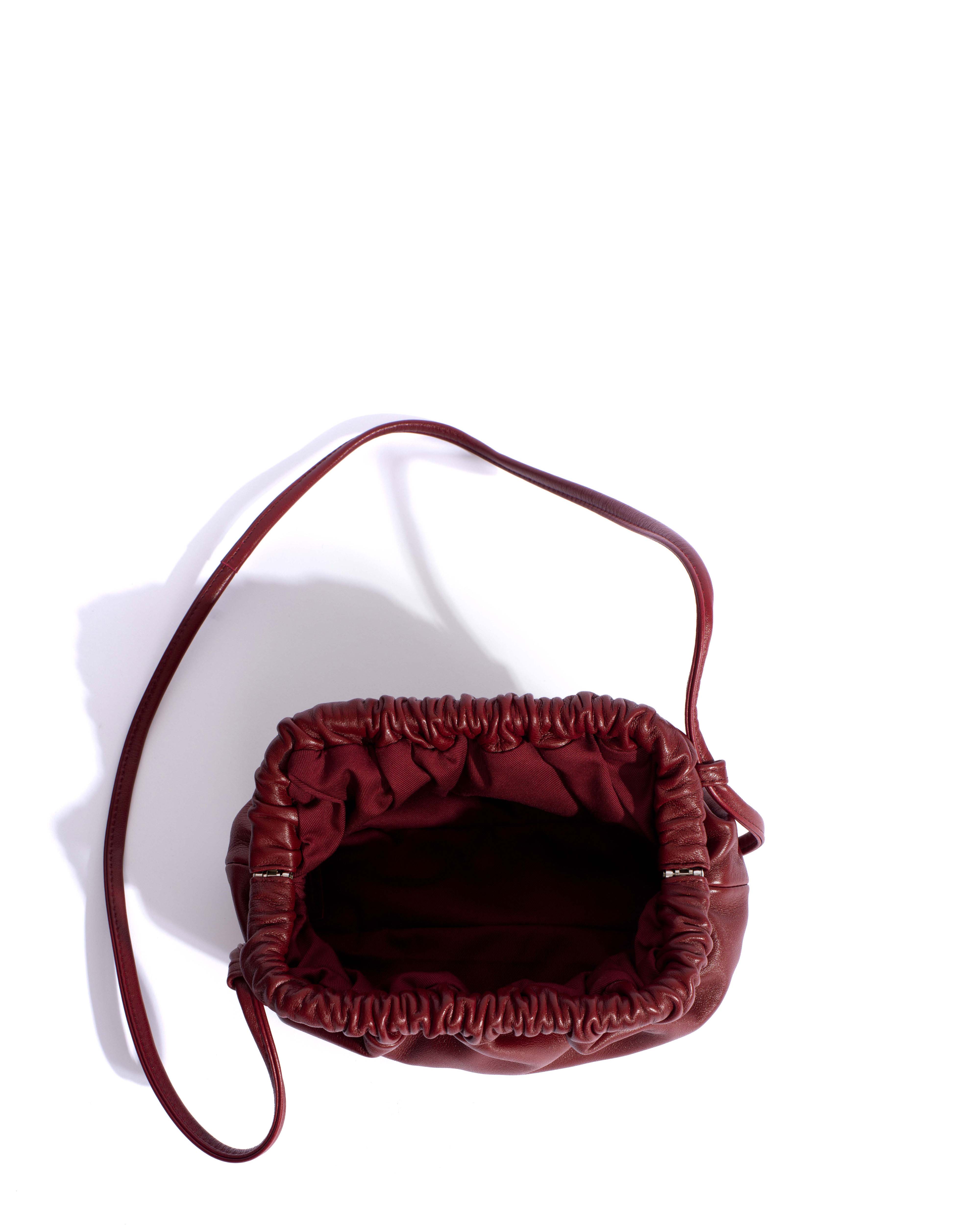 Hally petite cloud bag Shiny lamb Pomegranate - Image 3
