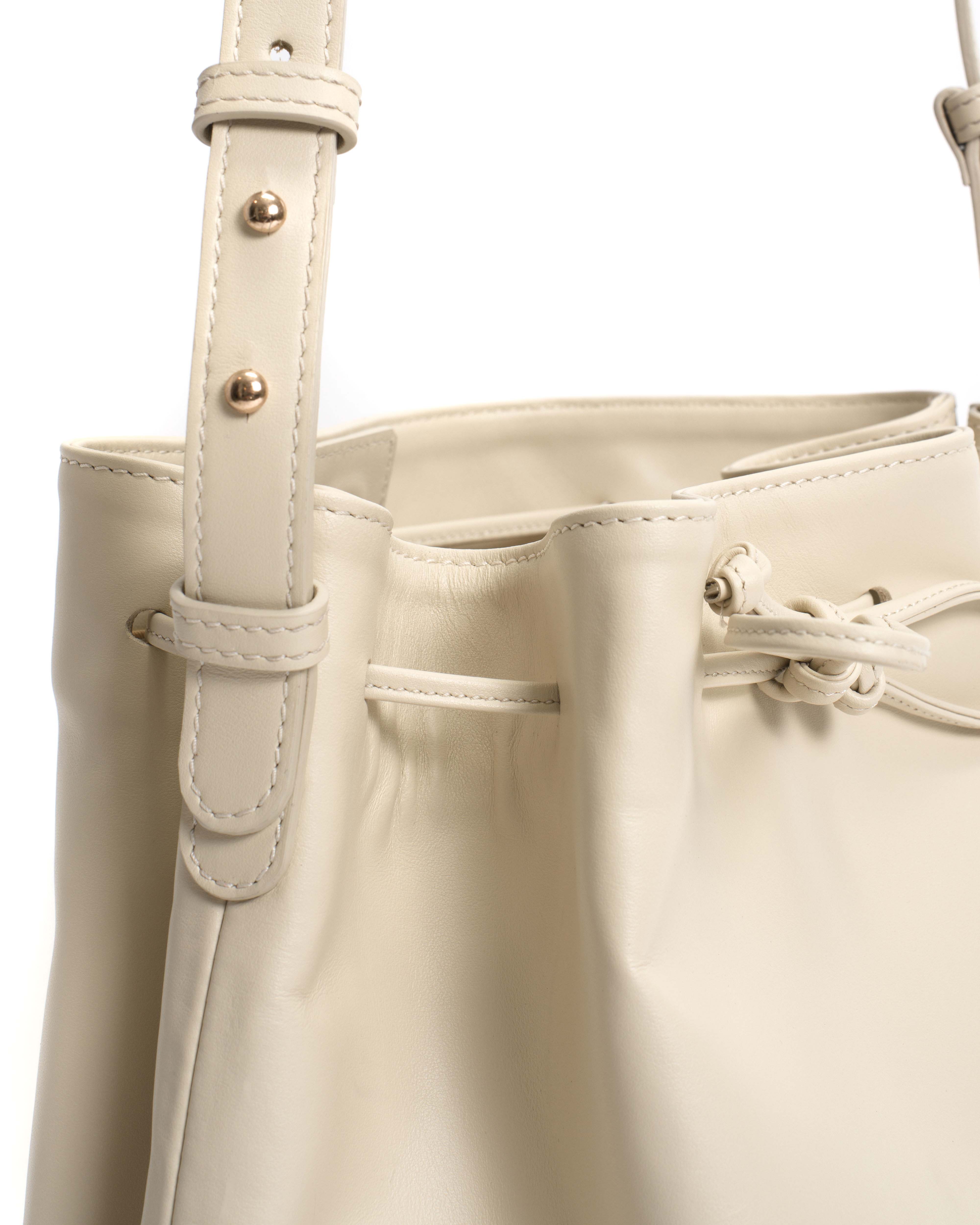 Kacey grand bucket bag Soft calf White sand - Image 4