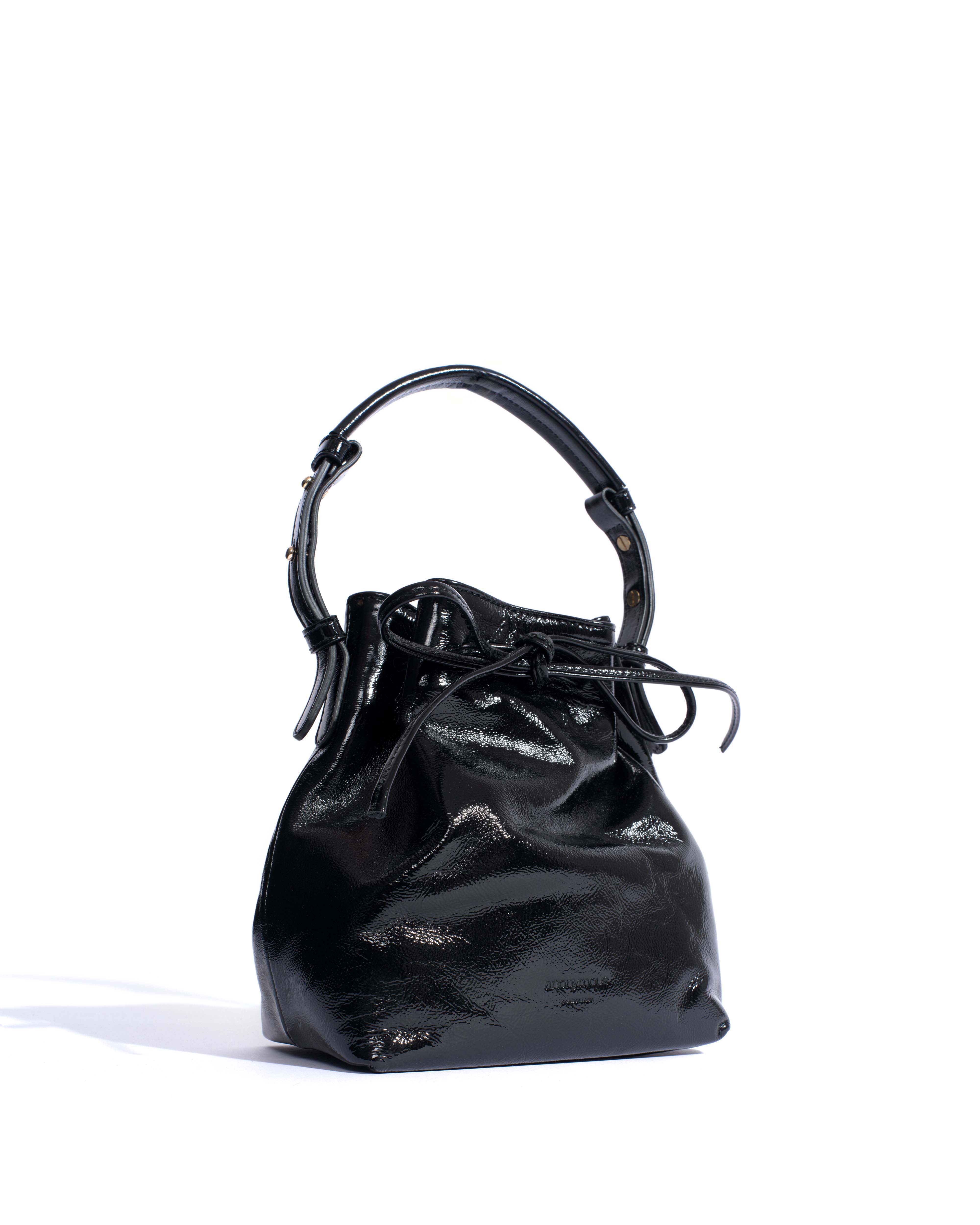 Kacey petite bucket bag Crinkled polished goat Black - Image 2