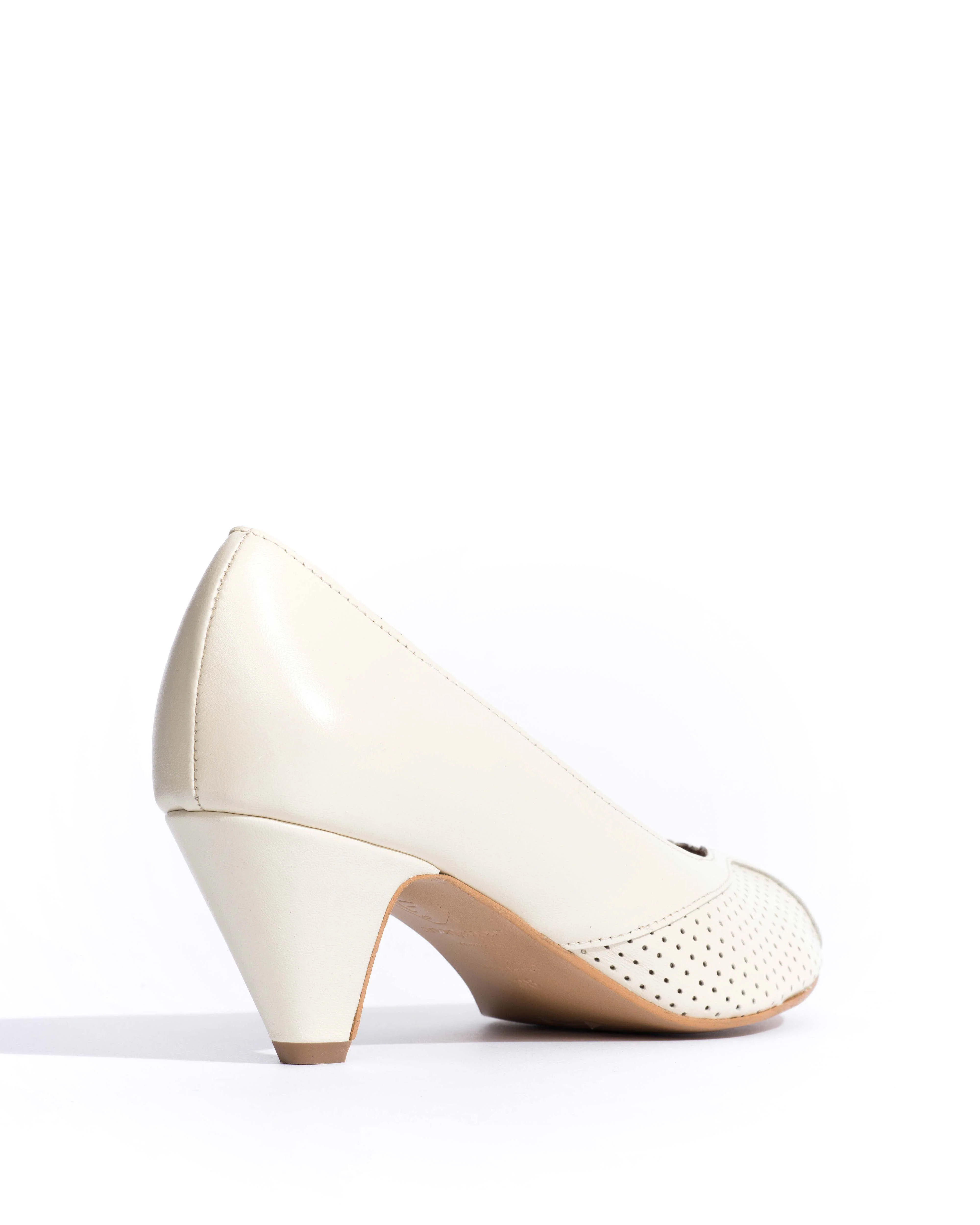 Tiffany stiletto Shiny lamb White sand - Image 3