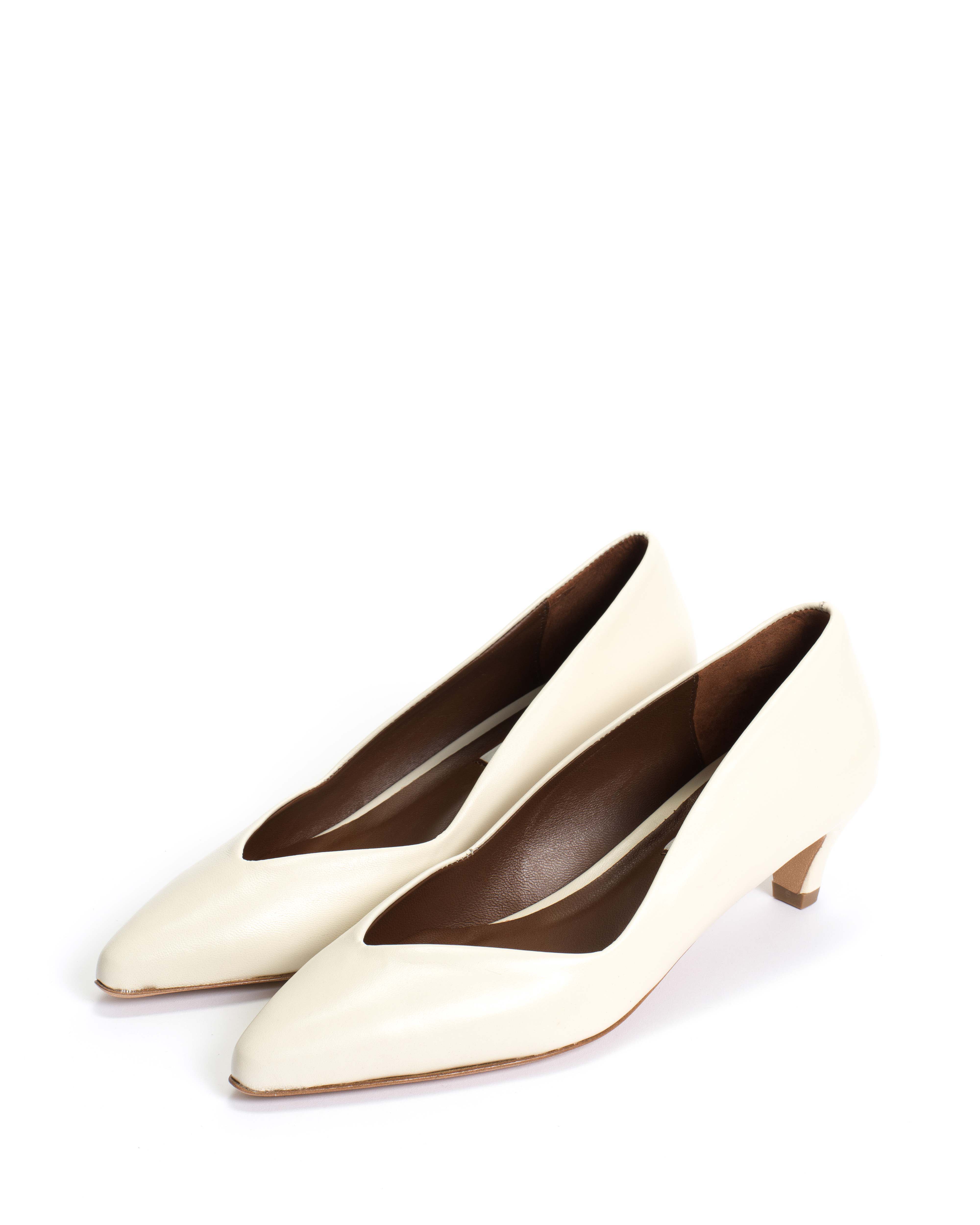 Trini 40 stiletto Shiny lamb White sand - Image 2