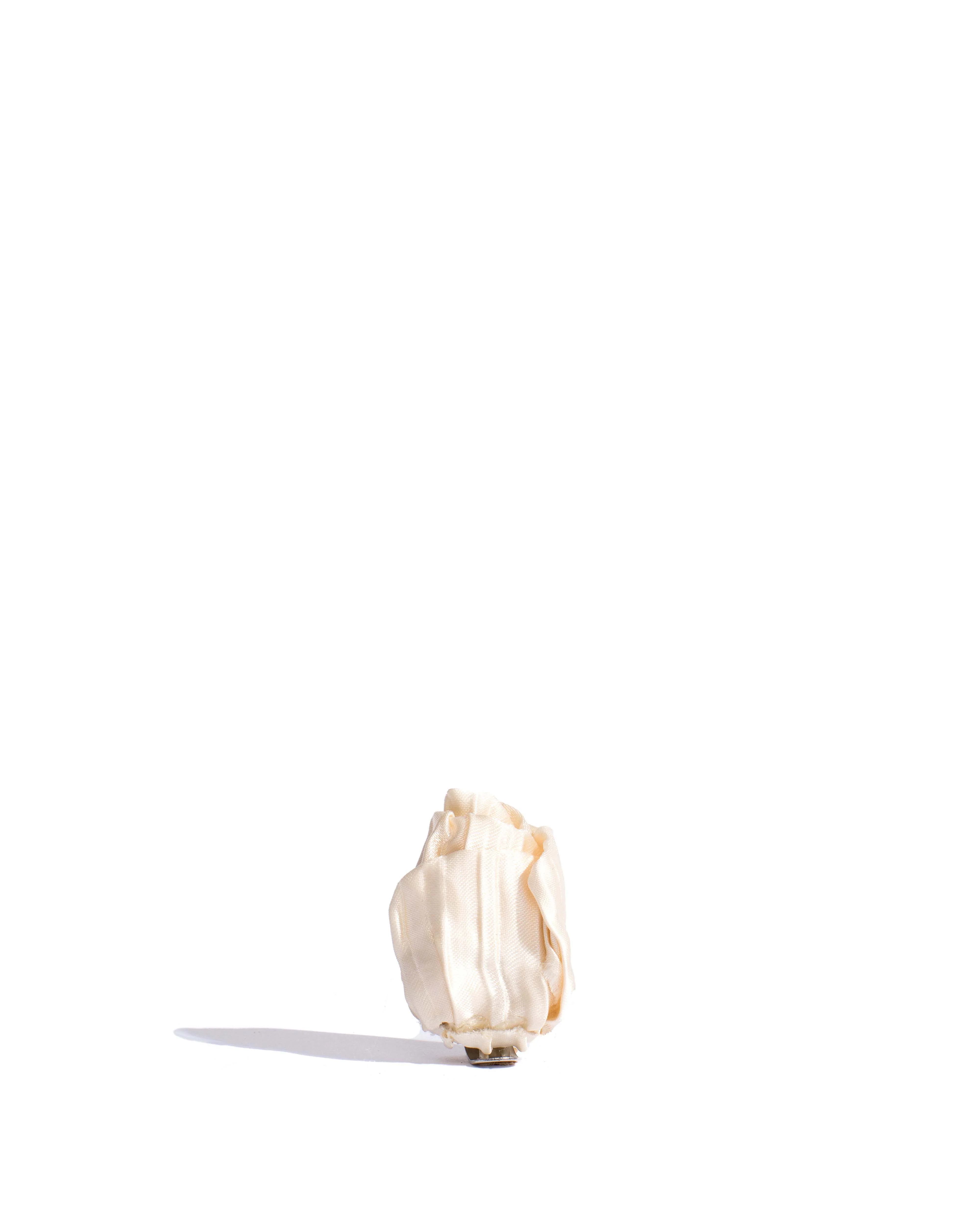 Tulip shoe clip Pleated satin Creamy white - Image 2