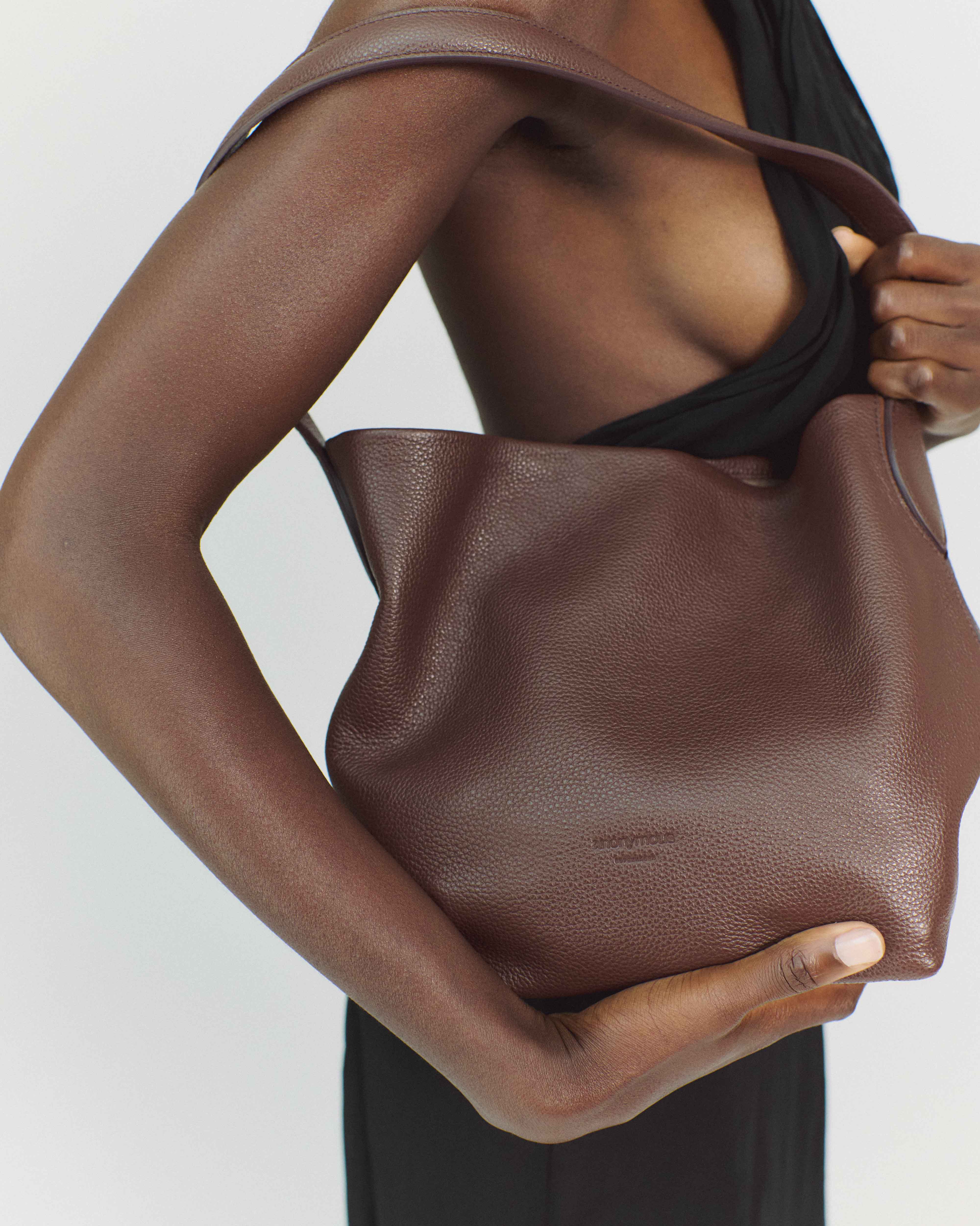 Versa slouchy petite bag Pebbled soft calf Chocolate - Image 3