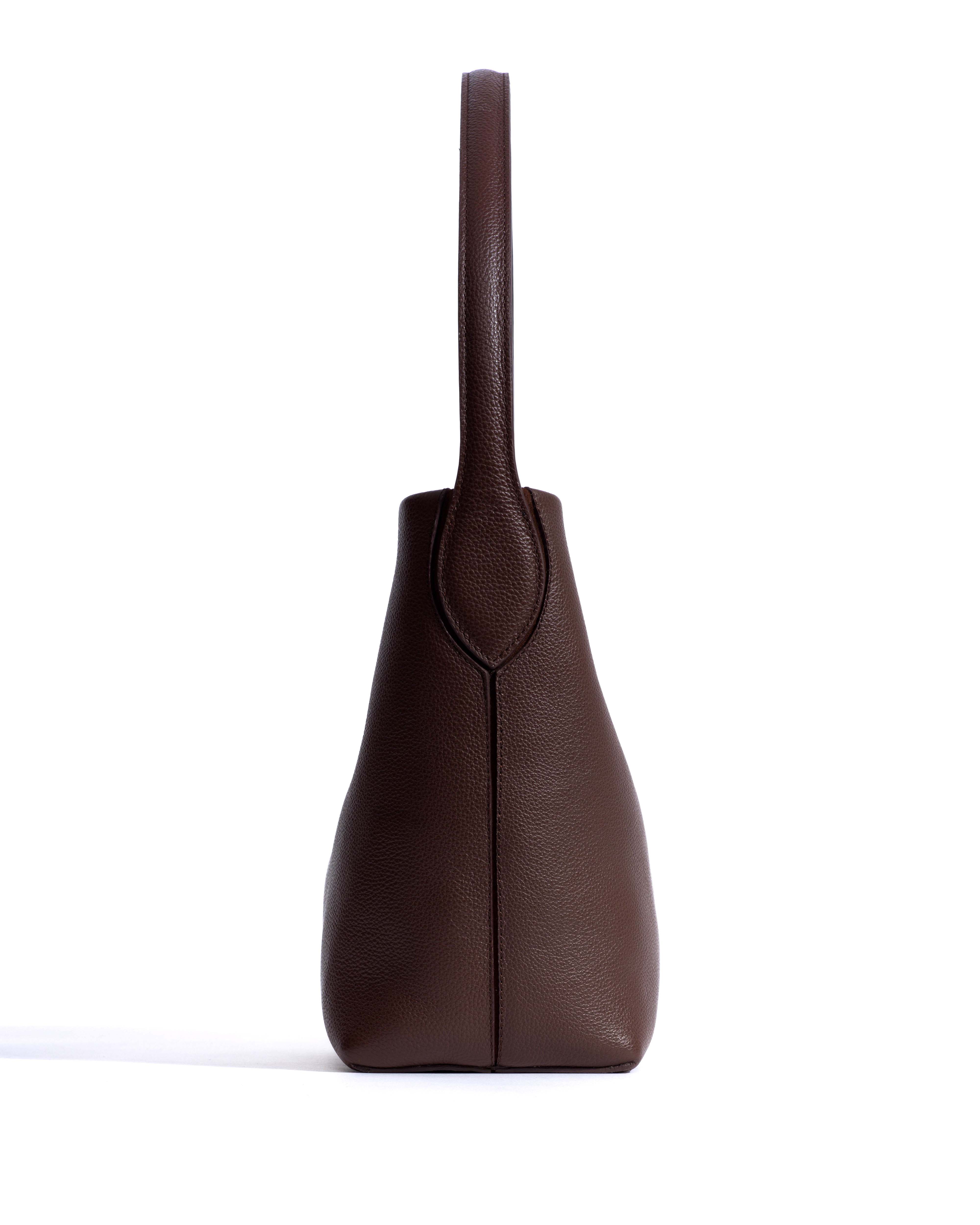 Versa slouchy petite bag Pebbled soft calf Chocolate - Image 4